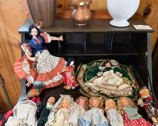Assorted dolls