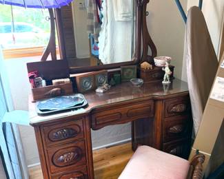 Davis Cabinet Company Lillian Russell Victorian-style vanity with mirror + bench