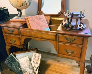 Desk with vanity mirror