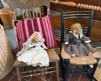 Assorted dolls + child's chairs