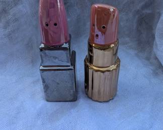 Salt and pepper shakers. Collectibles 