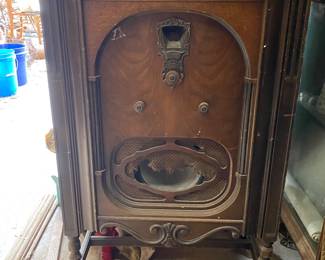 antique radios of many kinds and sizes, as well as parts