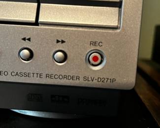 #225 Sony DVD/VHS Player - SLV/D271P $40.00