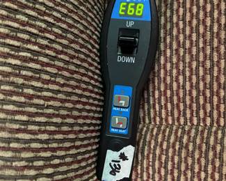 #136 Lazy Boy Lift Recliner - seat Width 22" - Working $300.00