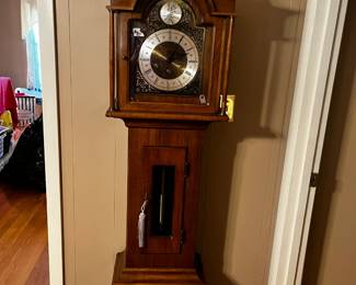 #87 Danaker Grandmother Clock w/key and Pendulum - 17x10x71T $125.00
