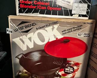 #258 West Bend 6 quart Electric Wok - Never used $40.00