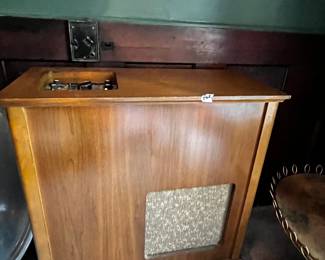#262 Wurlitzer Side Man Electronic Rhythem Accompanient - Very Heavy - You Move Cord on Bottom Untested - 25x12x26 $50.00