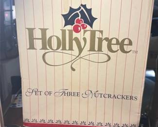 HollyTree Set of Three Nutcrackers