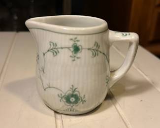 VTG Royal Copenhagen Creamer Z2228