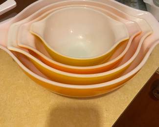 Pyrex bowls