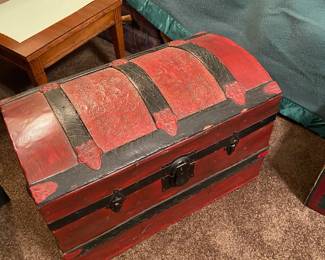Hump back trunk