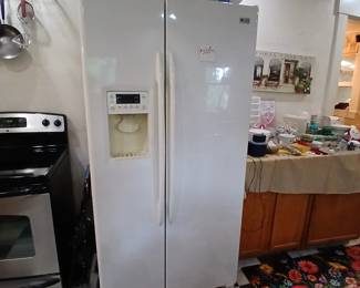 GE SIDE BY SIDE REFRIGERATOR/ FREZET