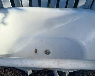 Vintage clawfoot tub