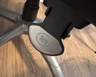 Serta Rolling office chair