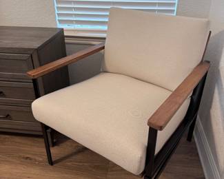 Accent Chair (2/2)