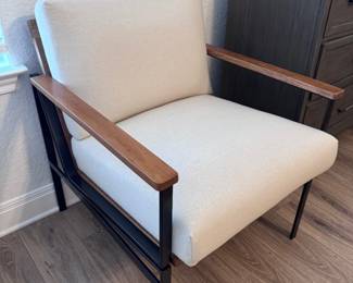 Accent Chair (1/2)