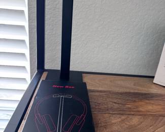 Headphone stand