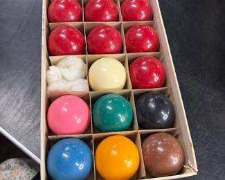 Collection of snooker balls for smaller table