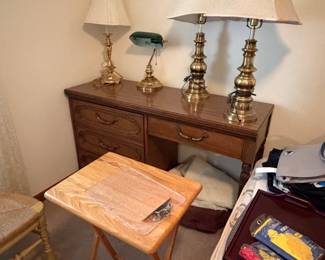 lamps and a desk, try tables