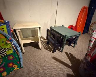 kid sized table and chairs, drop-leaf table