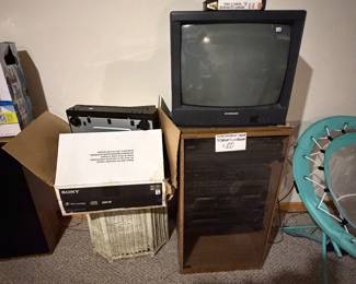tv and stereo with speakers