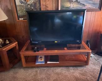 Vizio 48” Tv/ WoodyTv Console Table w/Glass Inlay