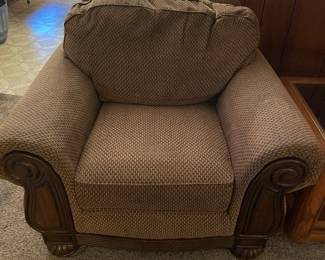 Lynnwood Amber Over Stuffed Arm Chair/ Comfy