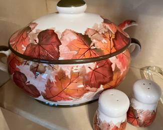 Soup Tureen/S&P/Serving Platter (Not Shown) Set