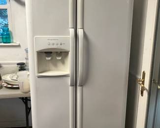 Frigidaire Side by Side Refrigerator/Freezer