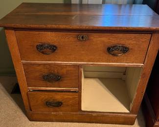Small Chest of Drawers, 1 Drawer Missing