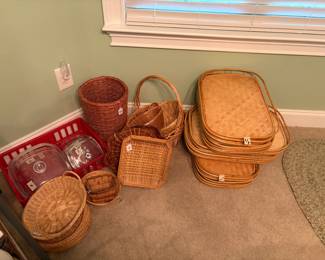baskets, lids