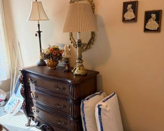 chest, lamps, decor