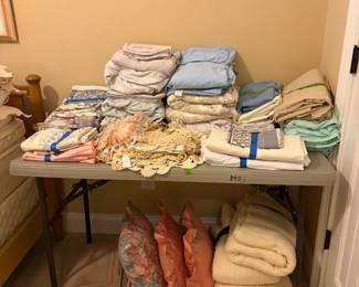 sheets, blankets, linens