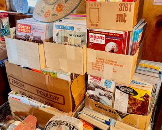 Hundreds of vintage Treasure Trails, Collectors World, Rock Hound, Bottles & Relics Magazines ++