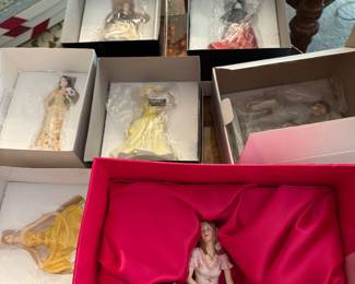 Collectible boxed royal doulton figurines