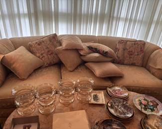 Vintage damask off white sofa mint condition