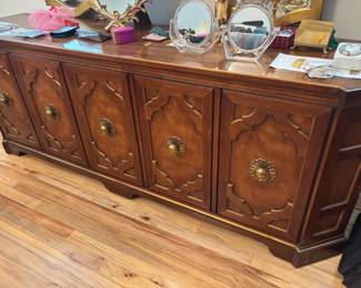 Vintage dresser