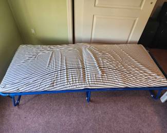 207  SIRAM Folding Twin Guest Bed