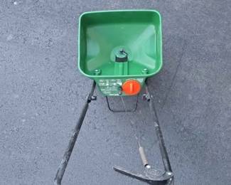16  Scotts Turf Builder EdgeGuard Mini Broadcast Spreader