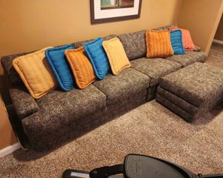 36  Modern Gray Sectional Sofa w Ottoman  Clean  Comfortable