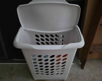 4  Sterilite White Laundry Hamper with Lid