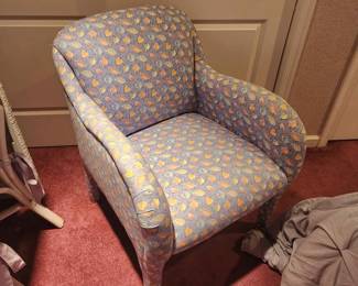 181  Blue leaf pattern accent chair