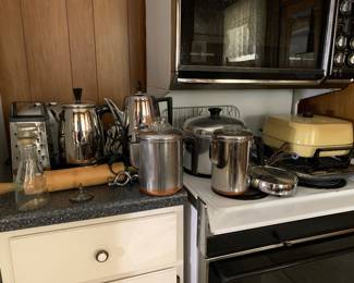 Coffee pots and more appliances 