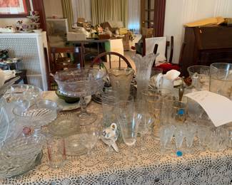 Crystal and glassware sets