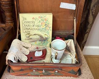 Case with gloves, “The country Dairy, key holder, cup & more