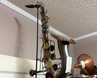 Horn on stand (decor only)