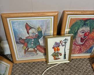 Clown pictures in various sizes