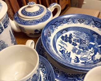 Churchill bowls, coffee cups with saucers & teapot with lid