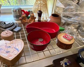 Heart items, pans in metal, & more