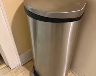 Flip top large waste can